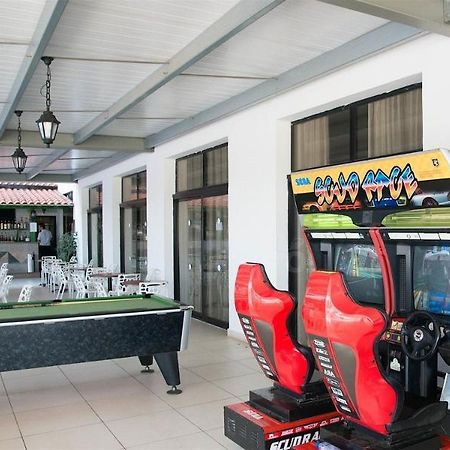 Polycarpia Hotel Pernera エクステリア 写真