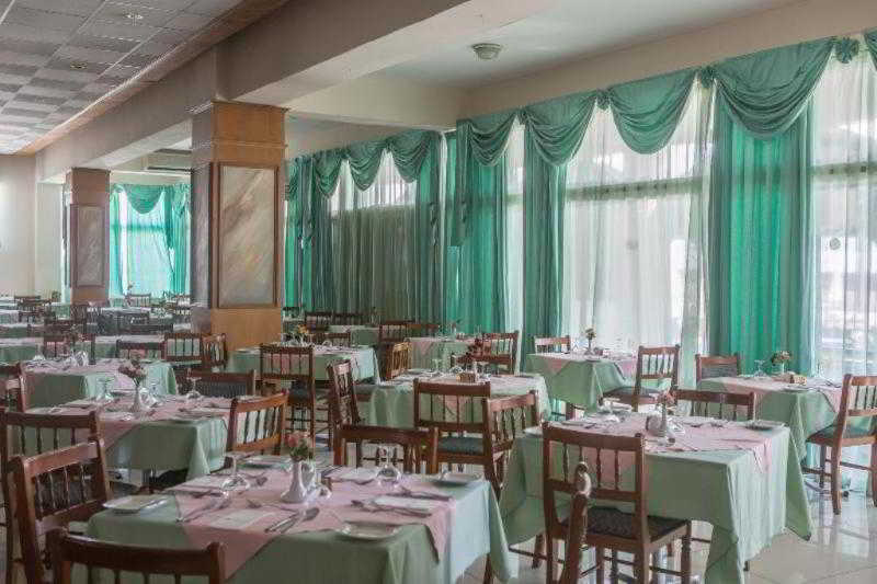 Polycarpia Hotel Pernera エクステリア 写真