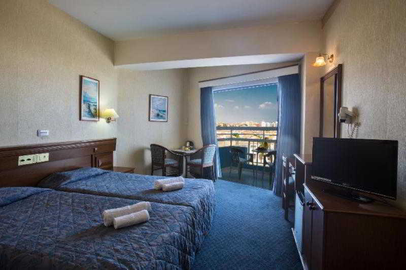 Polycarpia Hotel Pernera エクステリア 写真