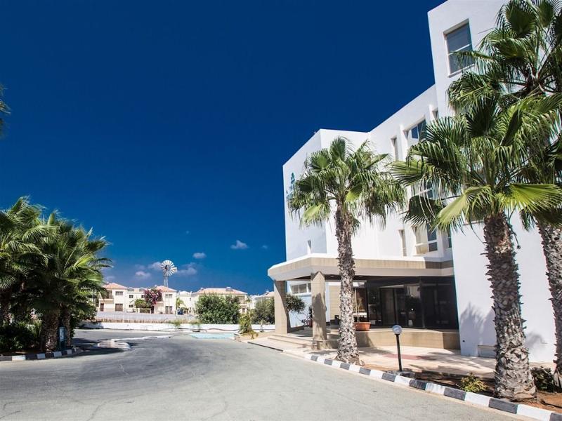 Polycarpia Hotel Pernera エクステリア 写真