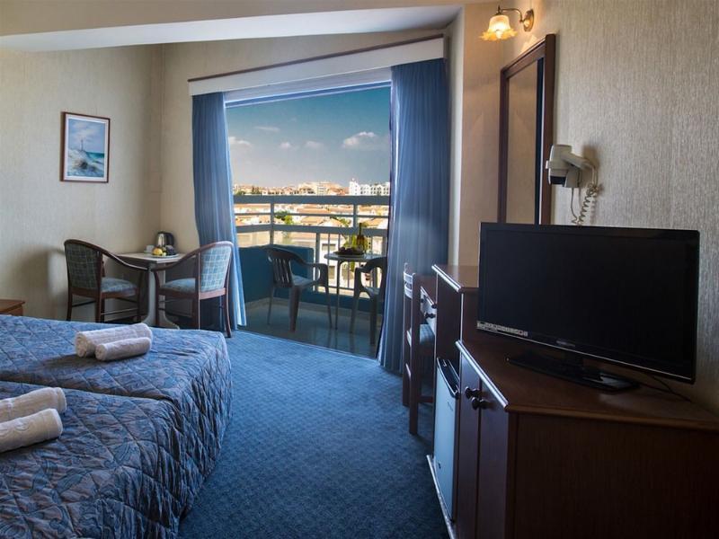 Polycarpia Hotel Pernera エクステリア 写真