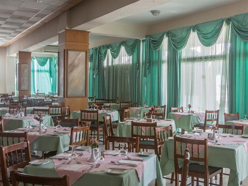 Polycarpia Hotel Pernera エクステリア 写真