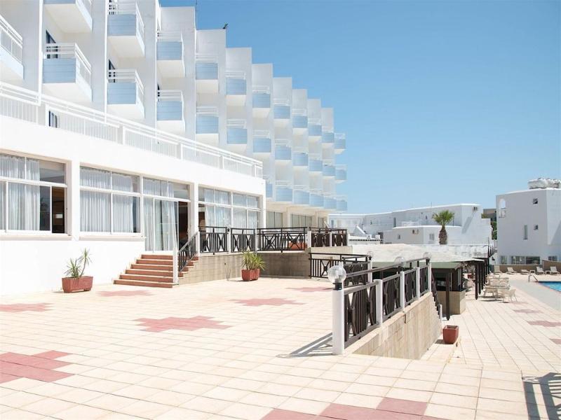 Polycarpia Hotel Pernera エクステリア 写真