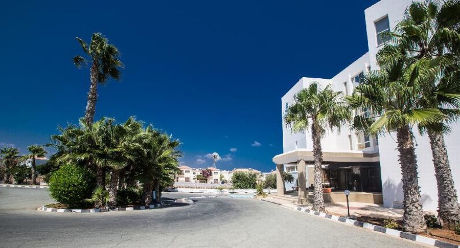 Polycarpia Hotel Pernera エクステリア 写真