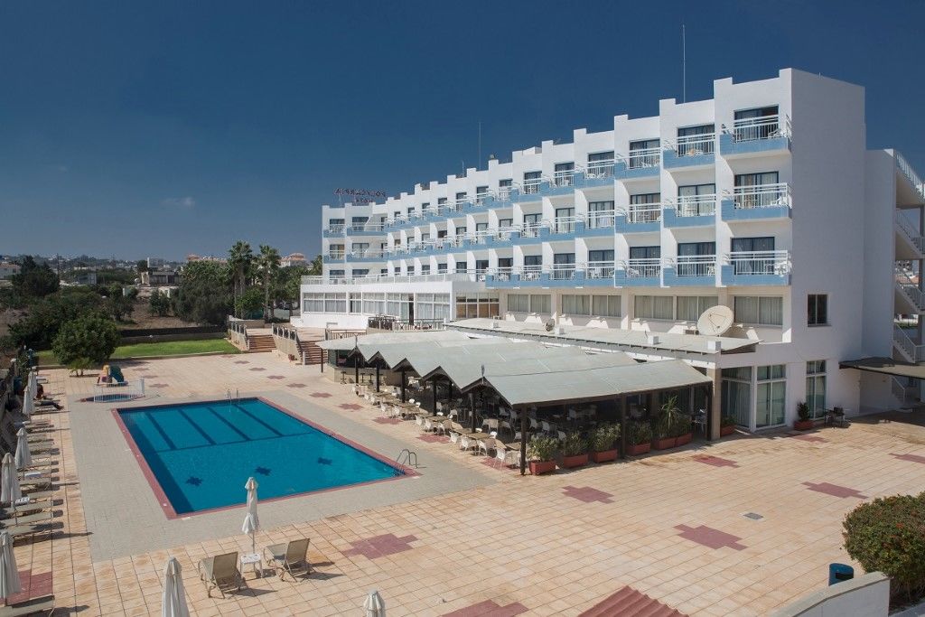 Polycarpia Hotel Pernera エクステリア 写真